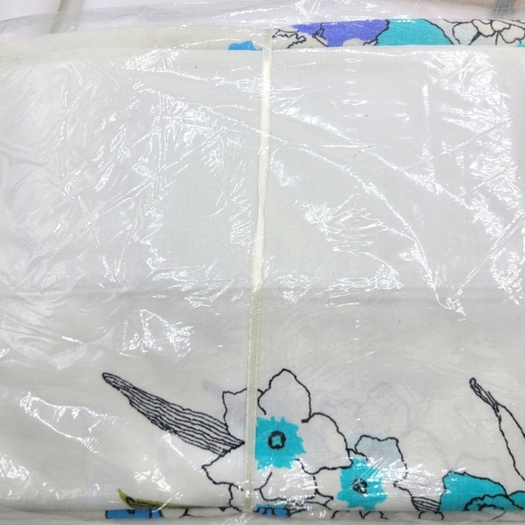 Vintage Floral Standard Pillowcase Set (2 pieces) - Picture 4 of 4